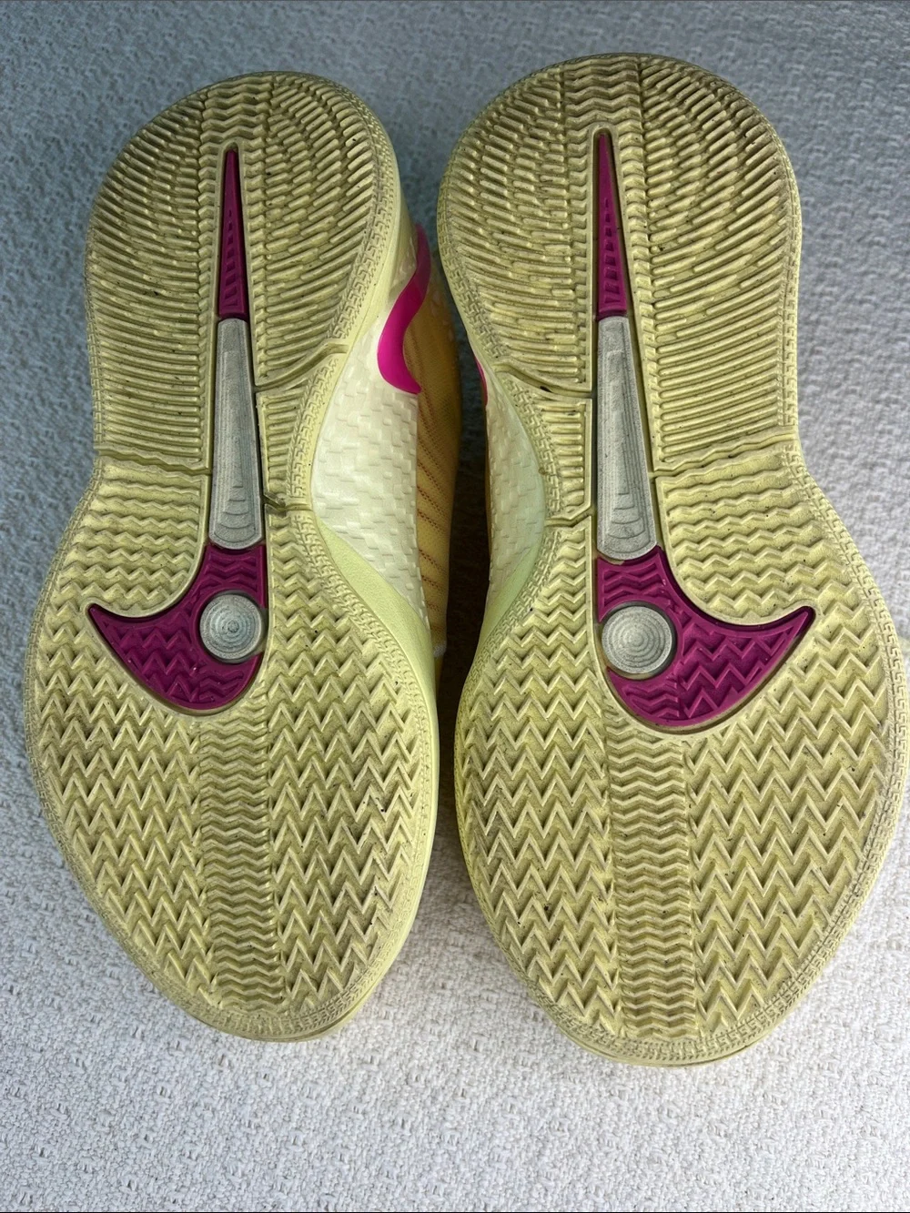 Nike Sabrina 2 Anyone 2.5 youth, yellow sneakers metallic blue & hot pink swish